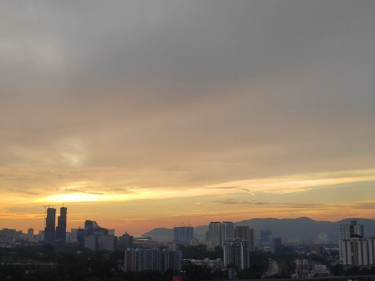Putra Pwtc R2 Middle Homestay